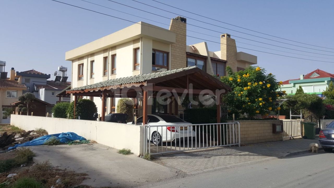 LEFKOŞA/GÖNYELİ'DE KİRALIK 3+1 FUL EŞYALI VİLLA