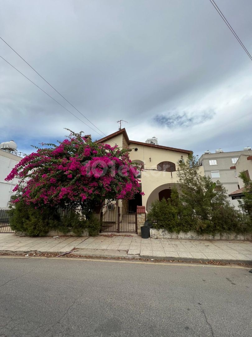 STUDIO-ZIMMER ZUR JÄHRLICHEN MIETE IN NIKOSIA / ORTAKÖY ** 