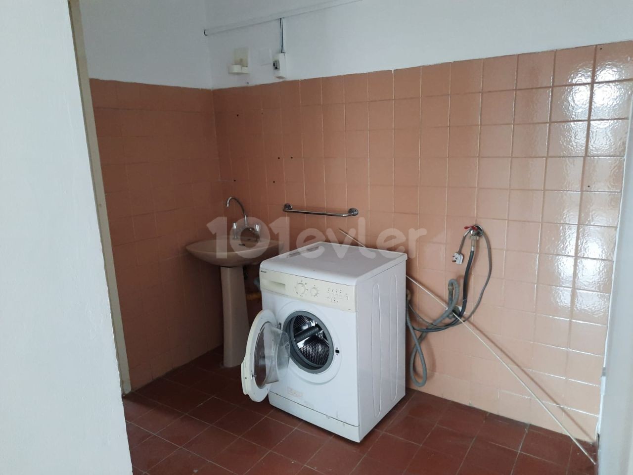 LEFKOŞA/KÖŞKLÜÇİFTLİK'TE SATILIK 3+1 DAİRE