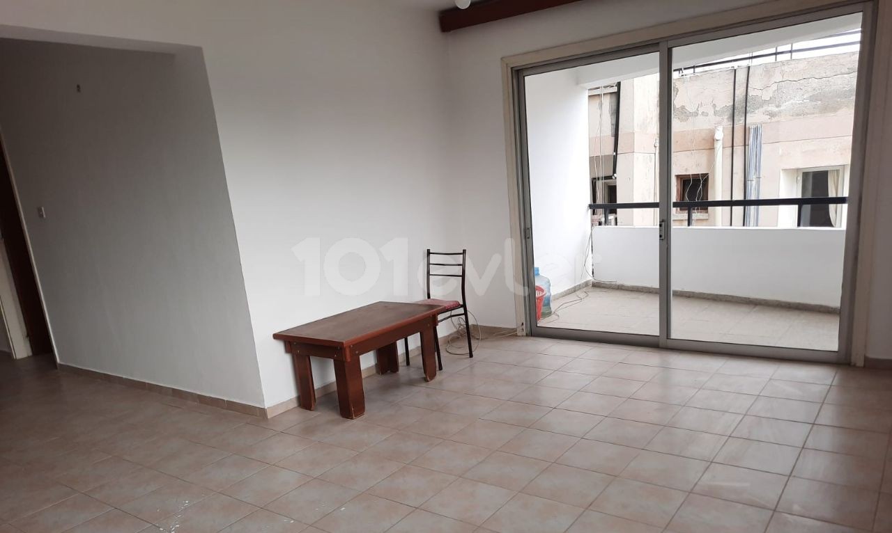 LEFKOŞA/KÖŞKLÜÇİFTLİK'TE SATILIK 3+1 DAİRE