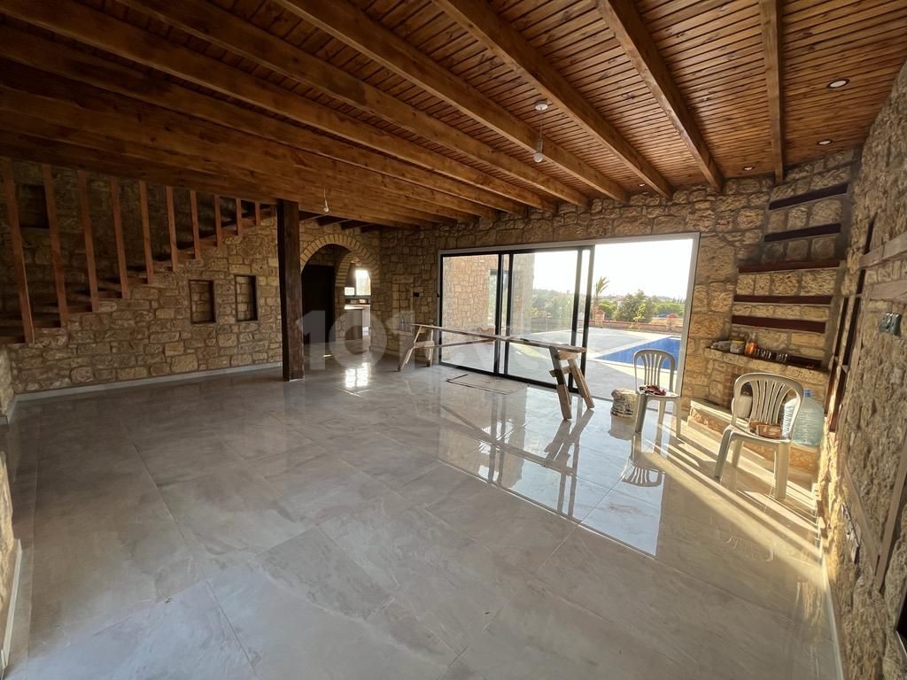 MAGNIFICENT 4+1 VILLA FOR SALE IN GİRNE/KARŞIYAKA