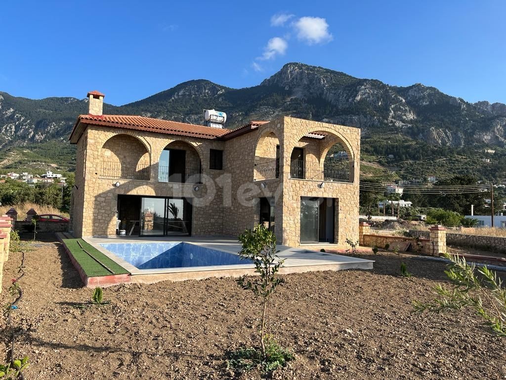 MAGNIFICENT 4+1 VILLA FOR SALE IN GİRNE/KARŞIYAKA