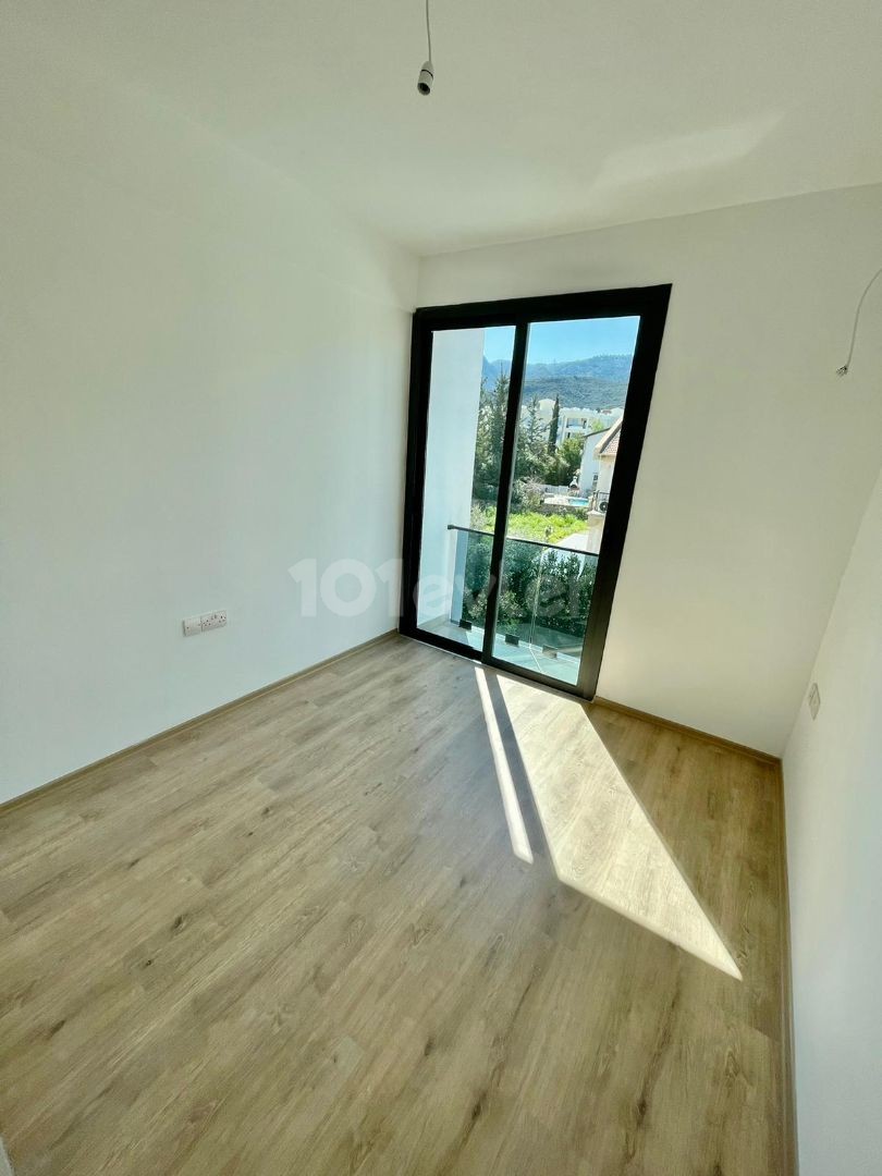 3+1 FLAT FOR SALE IN KYRENIA/ALSANCAK WITH COMMON POOL