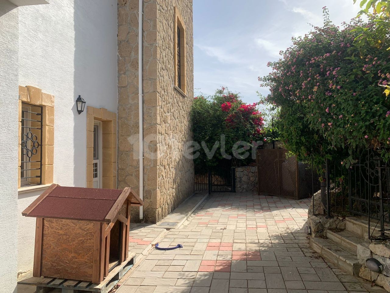 Villa For Sale in Alsancak, Kyrenia