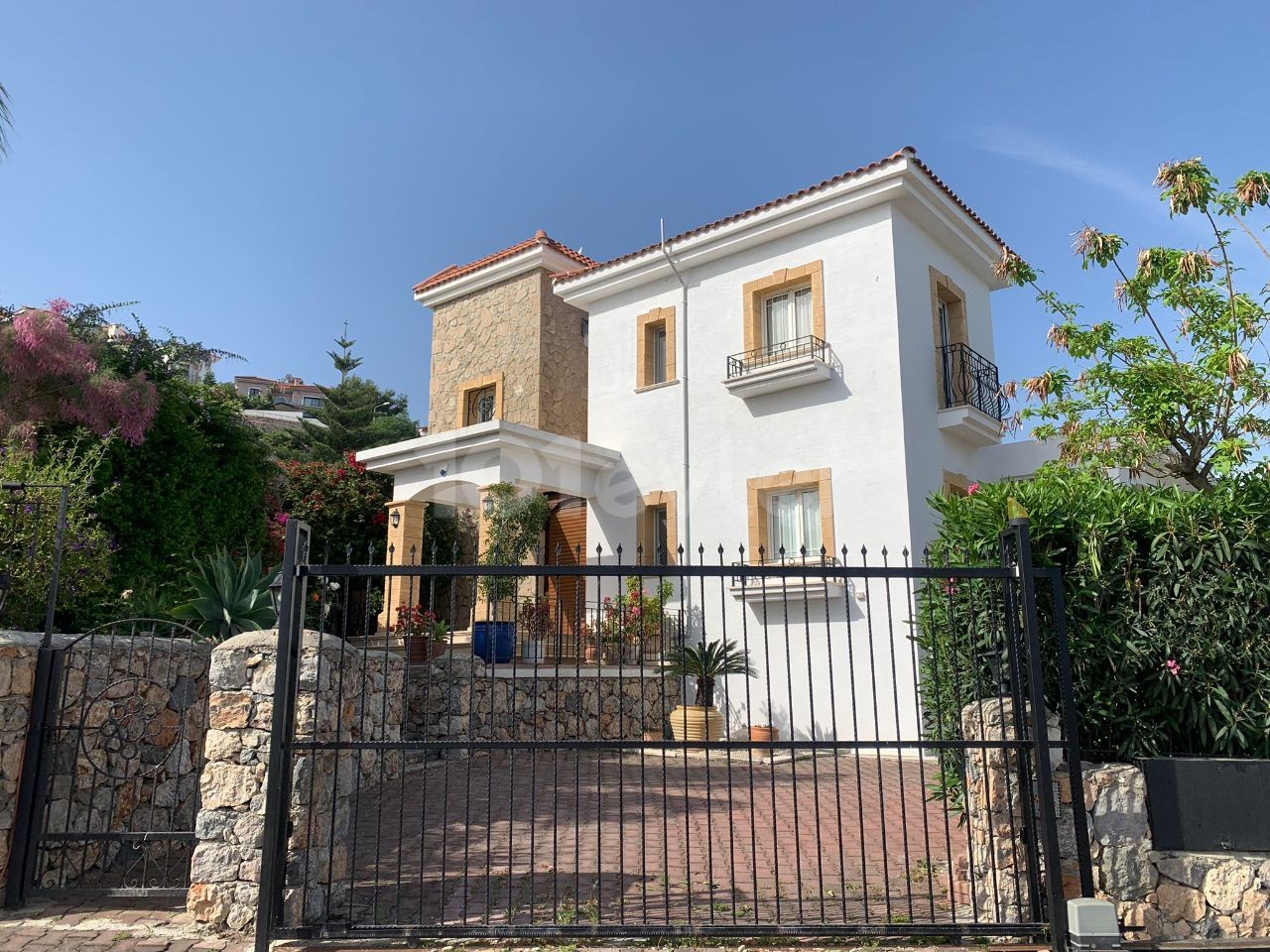 Villa For Sale in Alsancak, Kyrenia