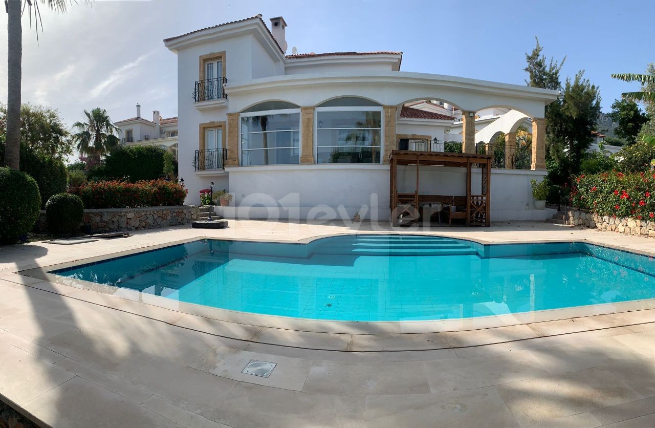 Villa For Sale in Alsancak, Kyrenia