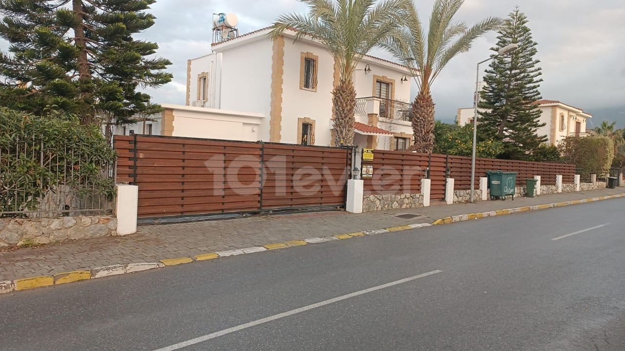 4+2 MÖBLIERTE VILLA ZUM VERKAUF IN KYRENIA/KARAKUM