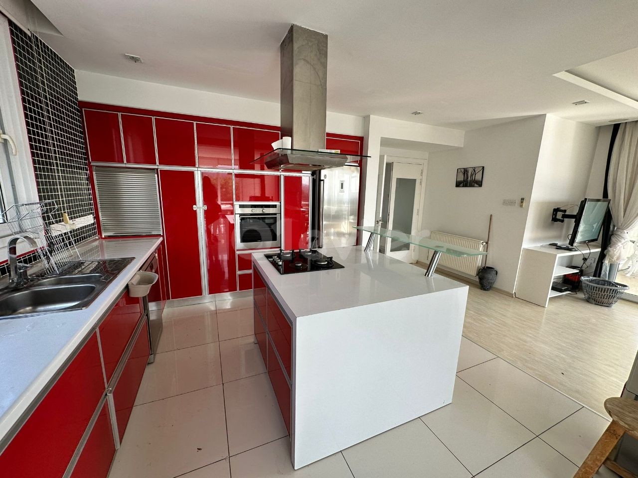 4+1 VILLA FOR SALE IN KYRENIA/EDREMIT