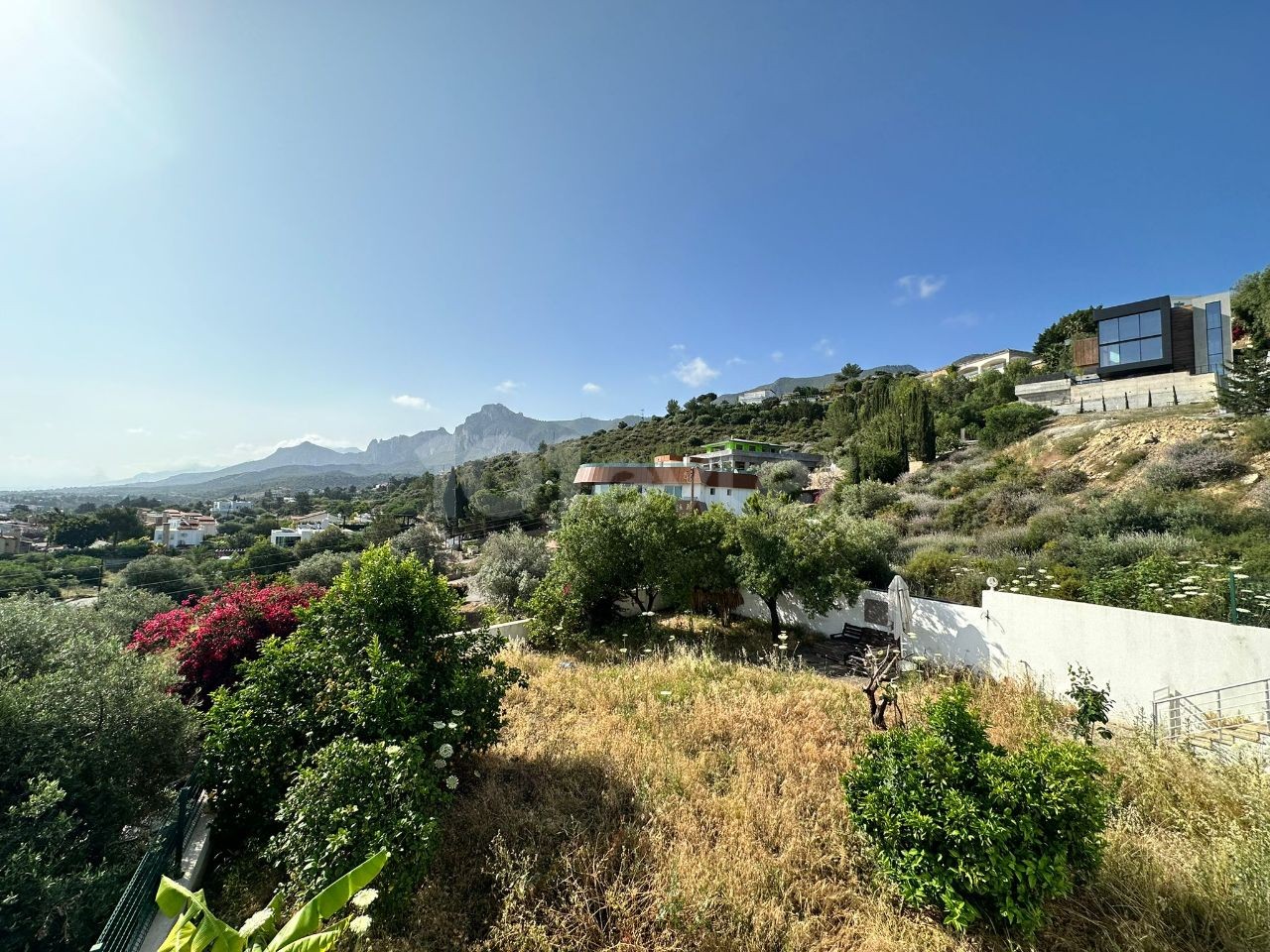 4+1 VILLA FOR SALE IN KYRENIA/EDREMIT