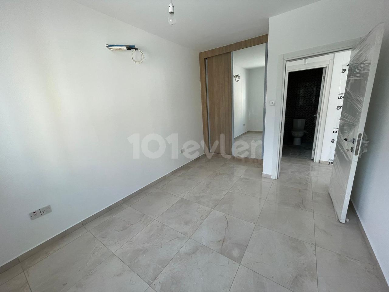 GİRNE/ALSANCAK'TA SATILIK 1+1 DAİRE