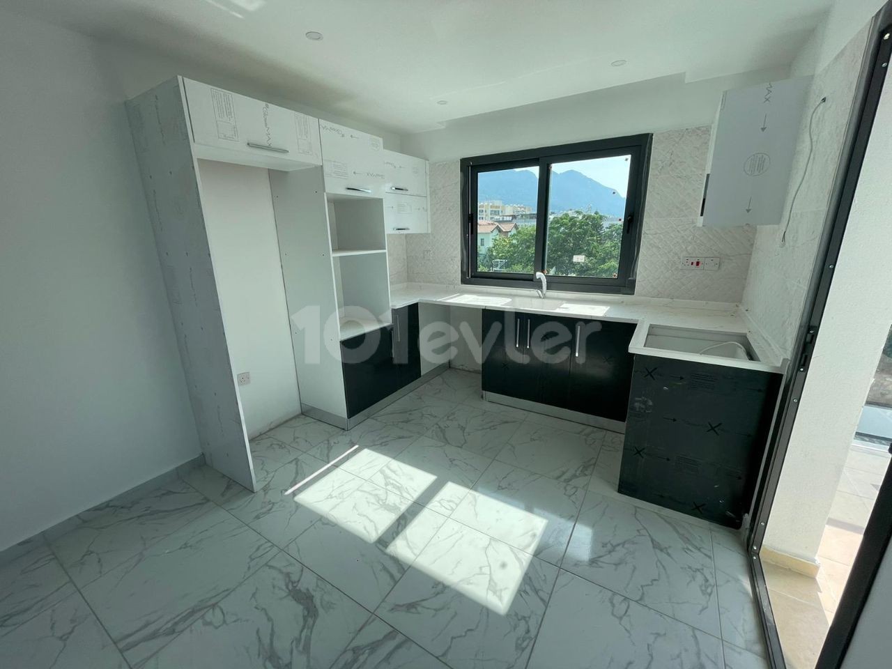 3+1 FLAT FOR SALE IN KYRENIA/ALSANCAK