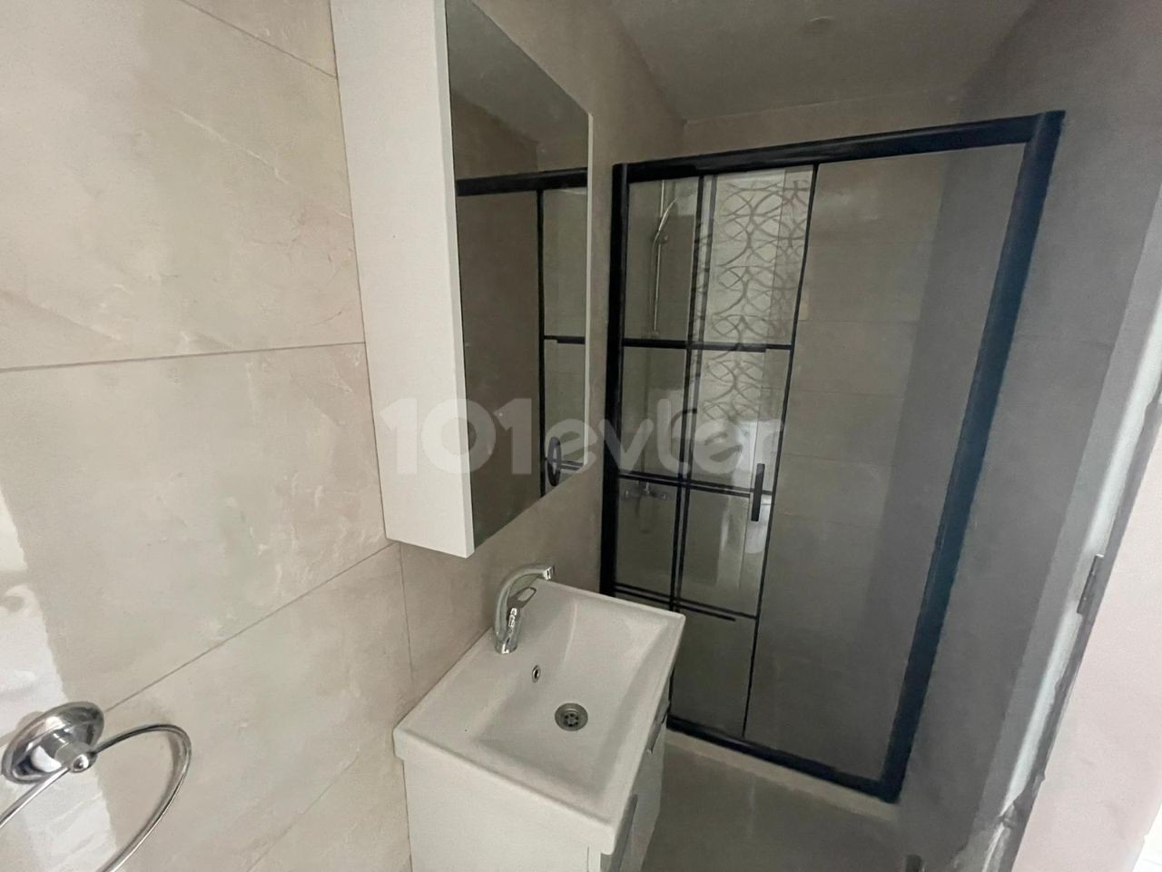 GİRNE/ALSANCAK'TA SATILIK 3+1 DAİRE