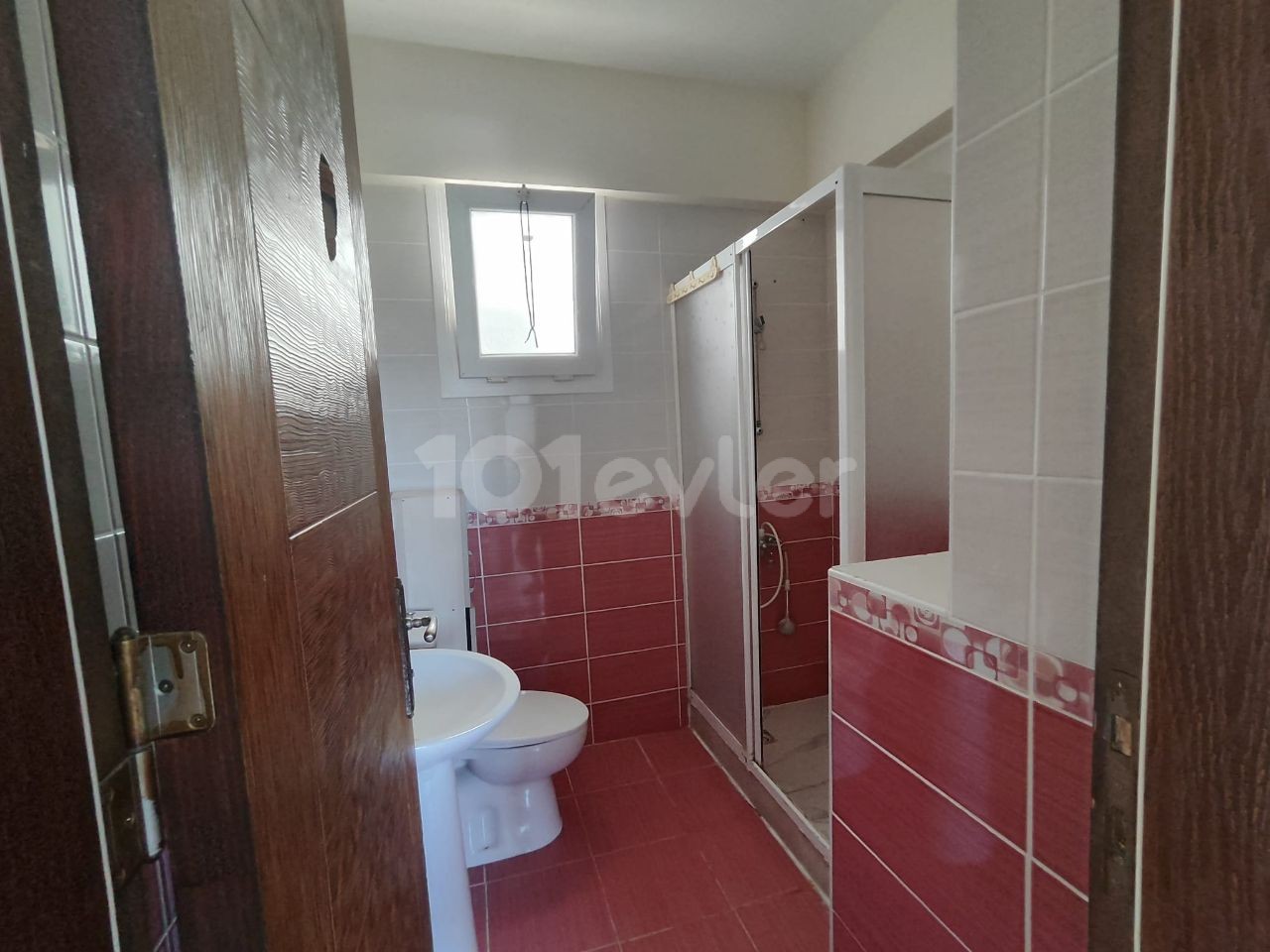 3+1 UNFURNISHED FLAT FOR RENT IN GIRNE/ALSANCAK