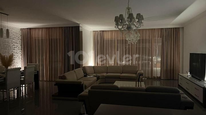 4+1 LUXUSVILLA ZUM VERKAUF IN GİRNE/ÇATALKÖY