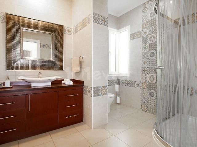 4+1 LUXUSVILLA ZUM VERKAUF IN GİRNE/ÇATALKÖY