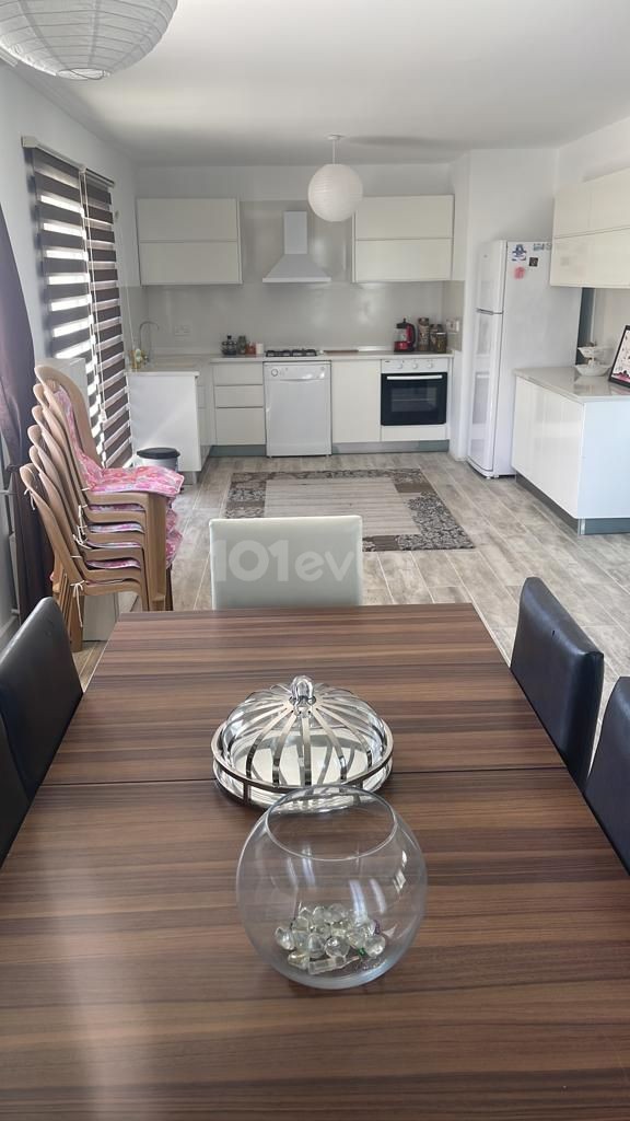 3+1 DUPLEX-MÖBLIERTE WOHNUNG ZU VERMIETEN IN GIRNE/ALSANCAK