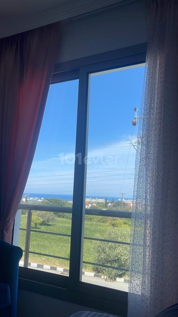 3+1 DUPLEX-MÖBLIERTE WOHNUNG ZU VERMIETEN IN GIRNE/ALSANCAK