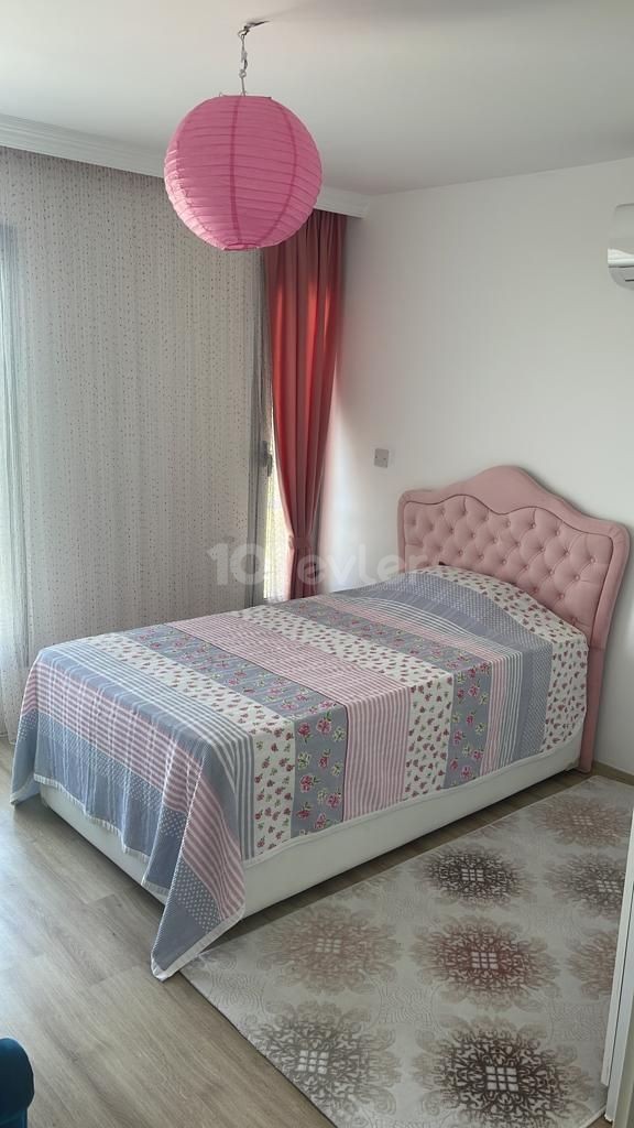 3+1 DUPLEX-MÖBLIERTE WOHNUNG ZU VERMIETEN IN GIRNE/ALSANCAK