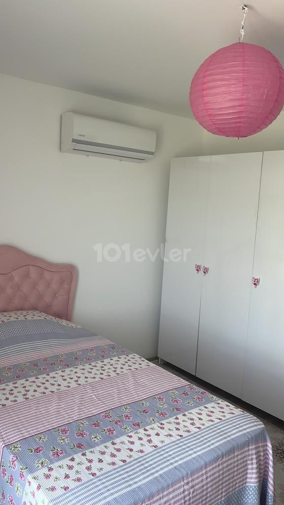 3+1 DUPLEX-MÖBLIERTE WOHNUNG ZU VERMIETEN IN GIRNE/ALSANCAK