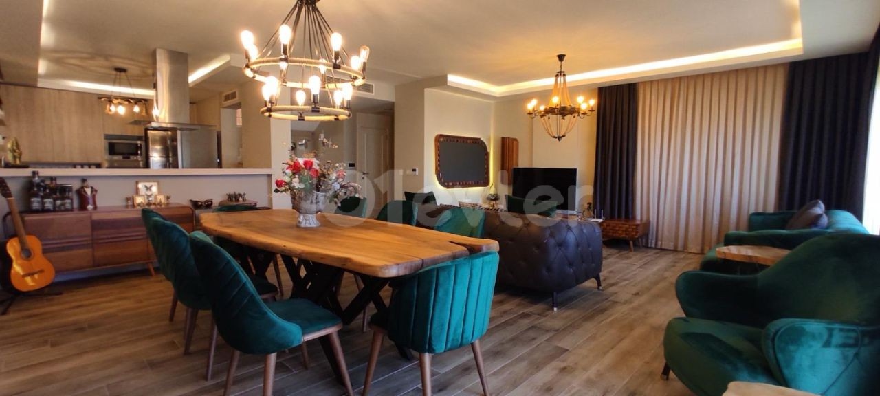 GİRNE ÇATALKÖY CRATOS HOTEL BÖLGESİNDE SATILIK 3+1 VİLLA 