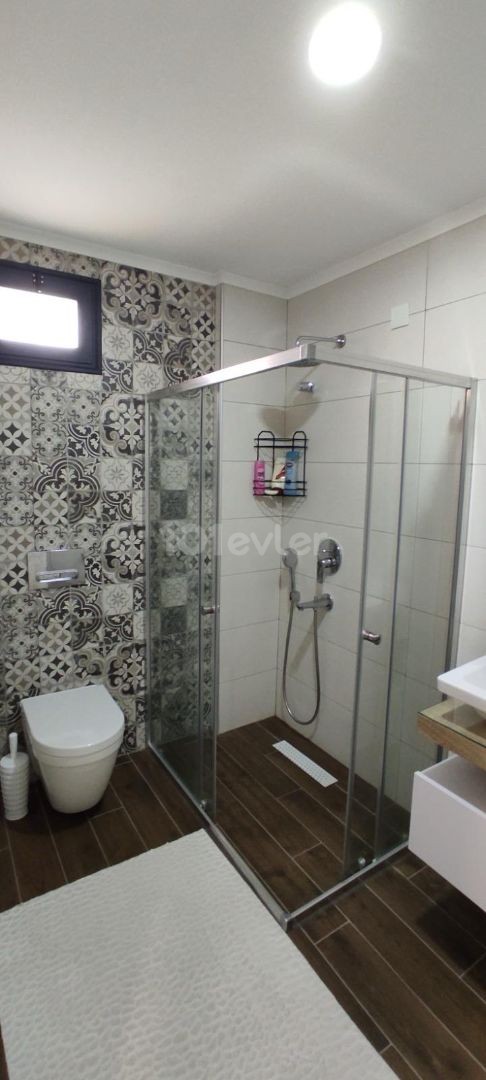 GİRNE ÇATALKÖY CRATOS HOTEL BÖLGESİNDE SATILIK 3+1 VİLLA 