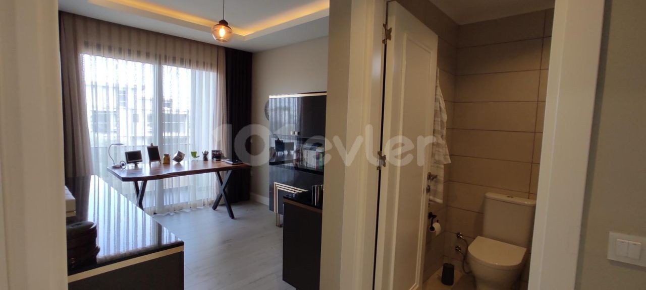 GİRNE ÇATALKÖY CRATOS HOTEL BÖLGESİNDE SATILIK 3+1 VİLLA 