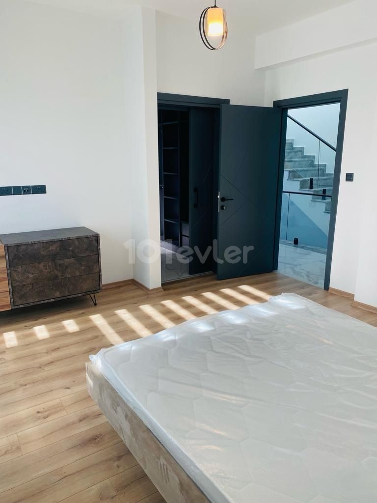 4+1 VILLA MIT POOL ZU VERKAUFEN IN KYRENIA/BELLAPAIS