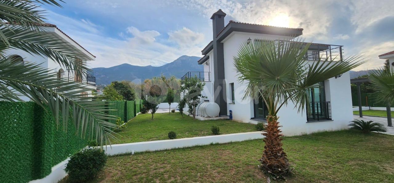 4+1 VILLA MIT POOL ZU VERKAUFEN IN KYRENIA/BELLAPAIS