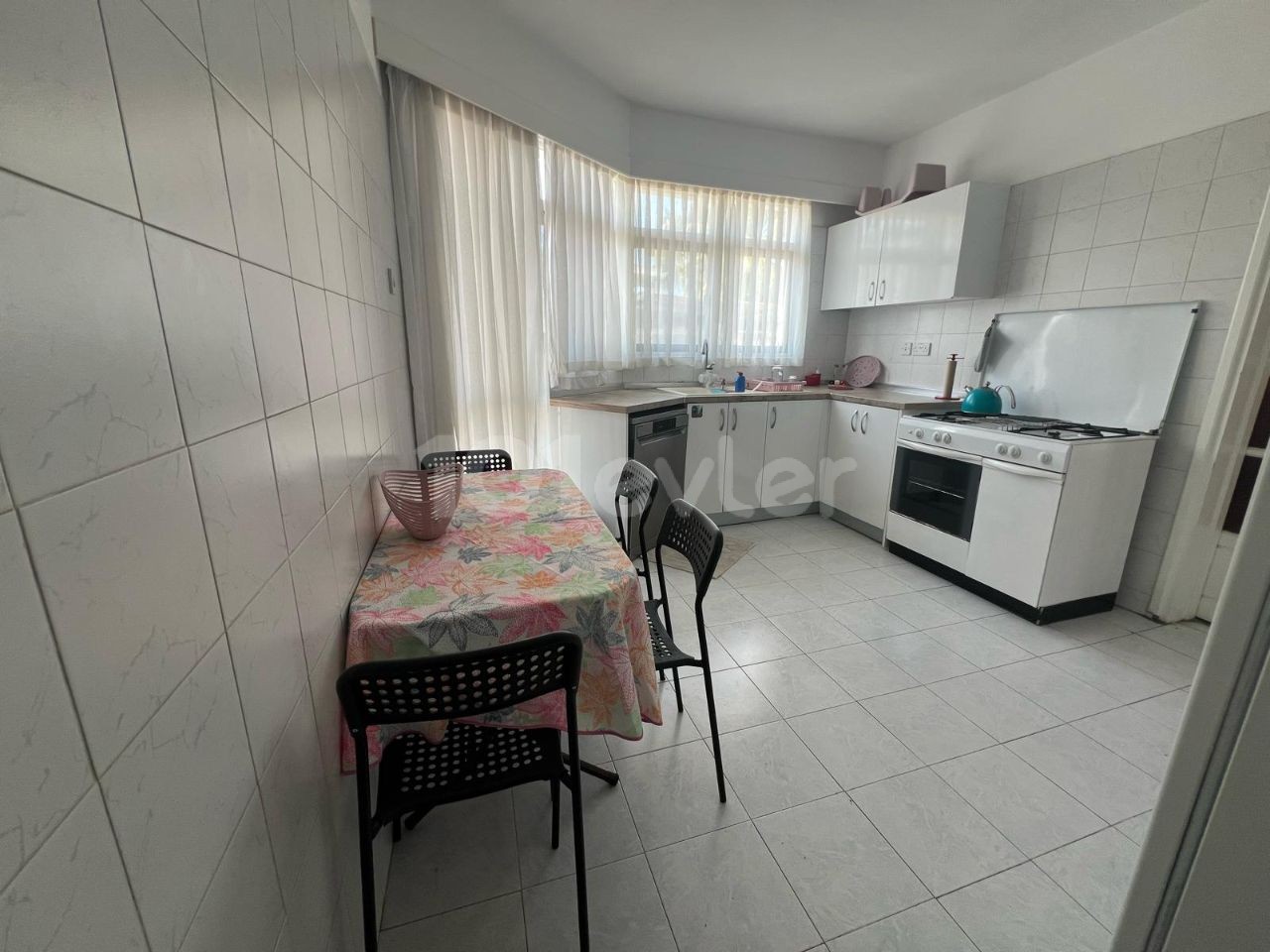 2+1 WOHNUNG ZUR TÄGLICHEN MIETE IN NICOSIA/YENİŞEHİR