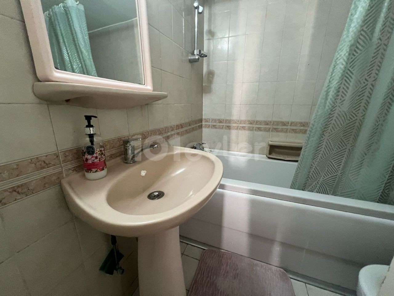 2+1 WOHNUNG ZUR TÄGLICHEN MIETE IN NICOSIA/YENİŞEHİR