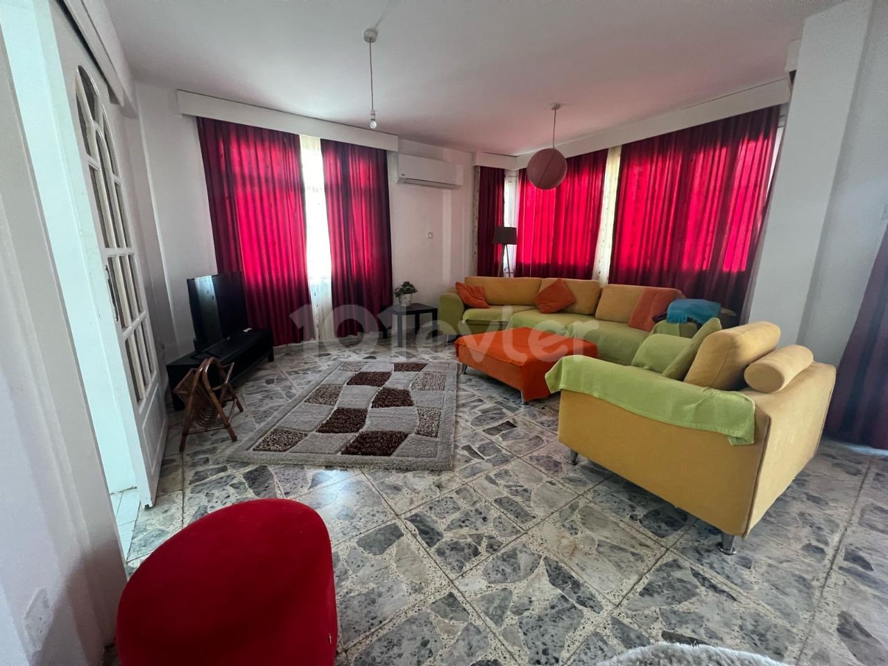 2+1 WOHNUNG ZUR TÄGLICHEN MIETE IN NICOSIA/YENİŞEHİR