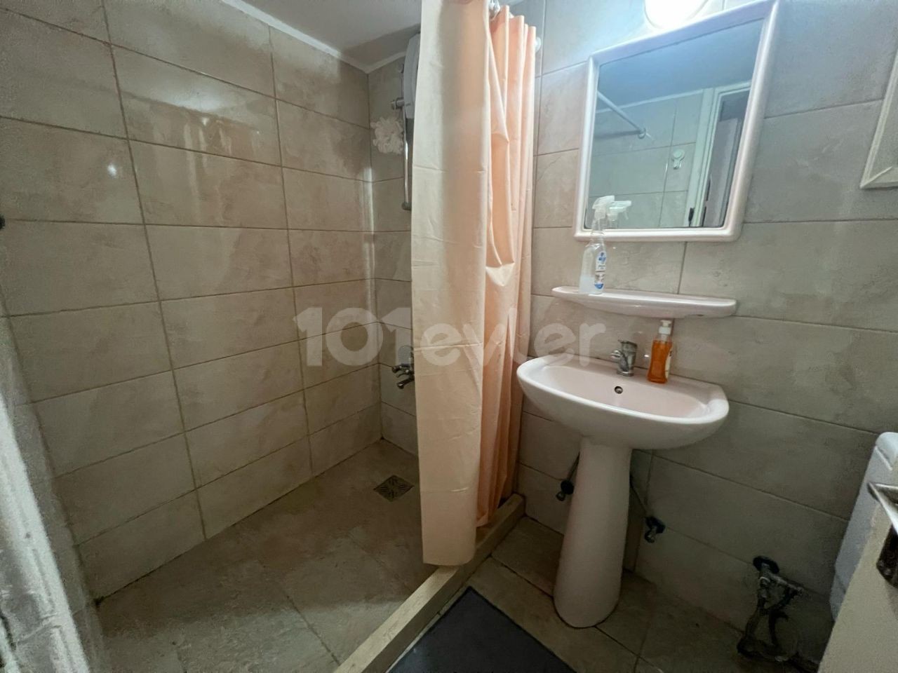 2+1 WOHNUNG ZUR TÄGLICHEN MIETE IN NICOSIA/YENİŞEHİR