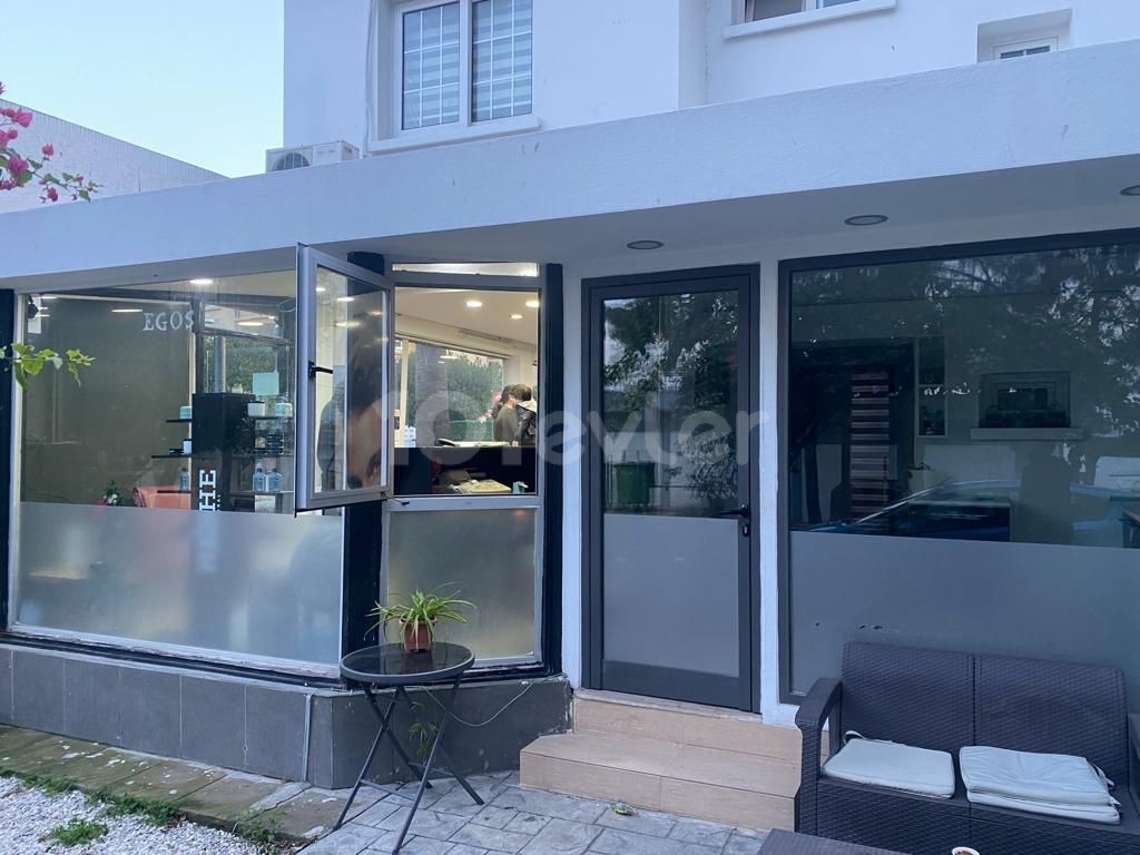 COMPLETE BUILDING CONSISTING OF A SHOP AND 3+1 FLATS FOR SALE IN KYRENIA CENTER