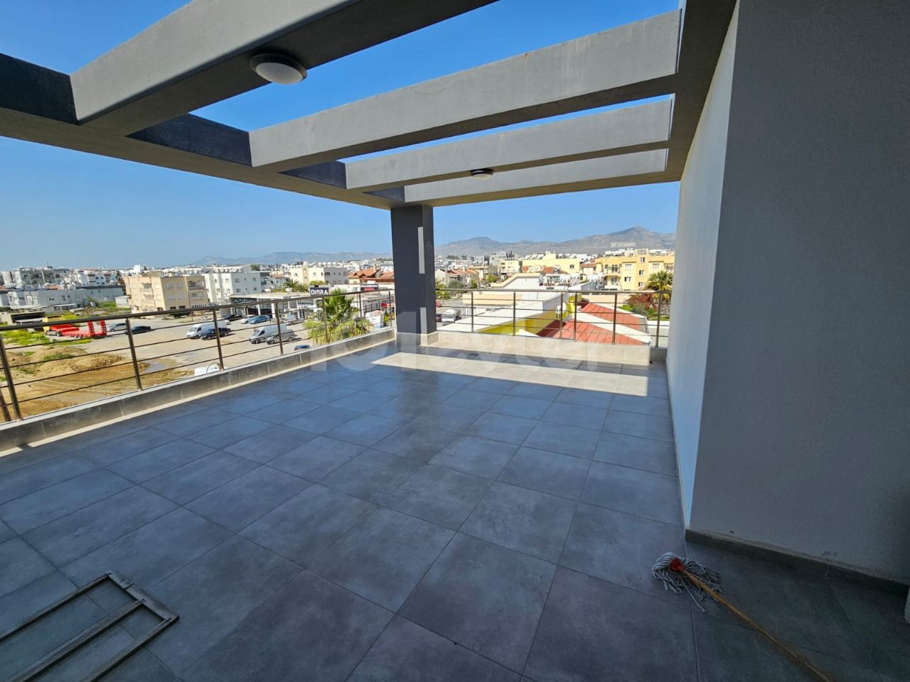 2+1 NEU MÖBLIERTES PENTHOUSE ZUM VERKAUF IN NICOSIA/KÜÇÜK KAYMAKLI