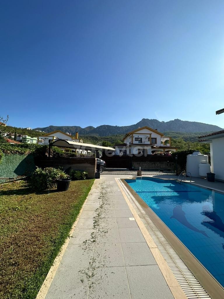 VOLLSTÄNDIG MÖBLIERTE 3+1-VILLA ZUM VERKAUF IN DER REGION KYRENIA/EDREMIT