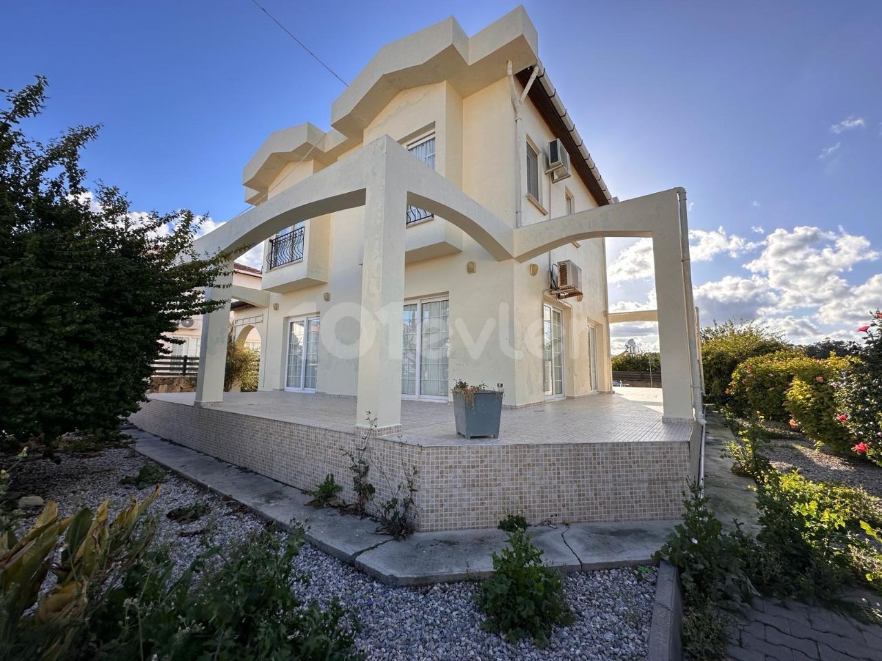 3+1 VILLA MIT PRIVATEM POOL ZU VERKAUFEN IN GIRNE/ALSANCAK