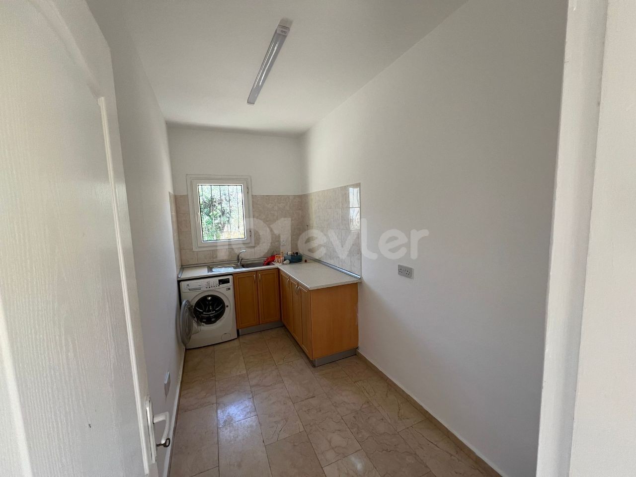 3+1 MÖBLIERTE/UNMÖBLIERTE VILLA ZU VERMIETEN IN KYRENIA/ILGAZ