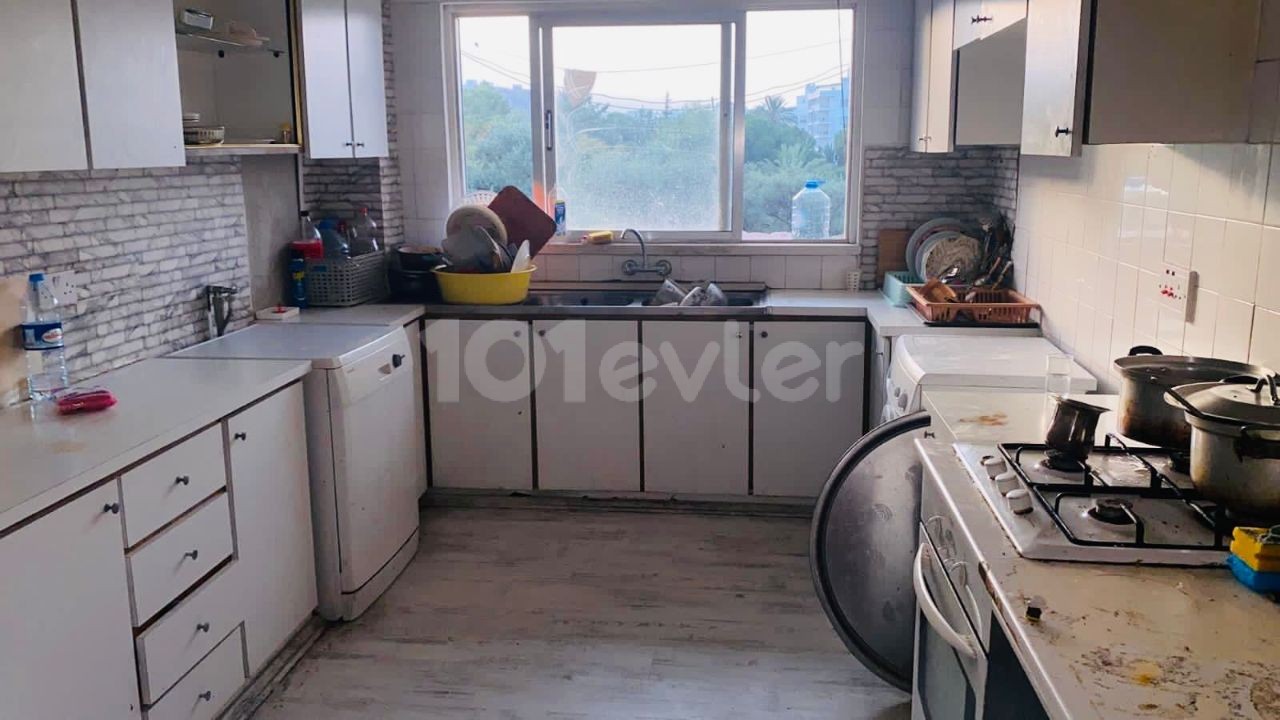 3+1 FULLY FURNISHED FLAT FOR SALE IN KYRENIA CENTER