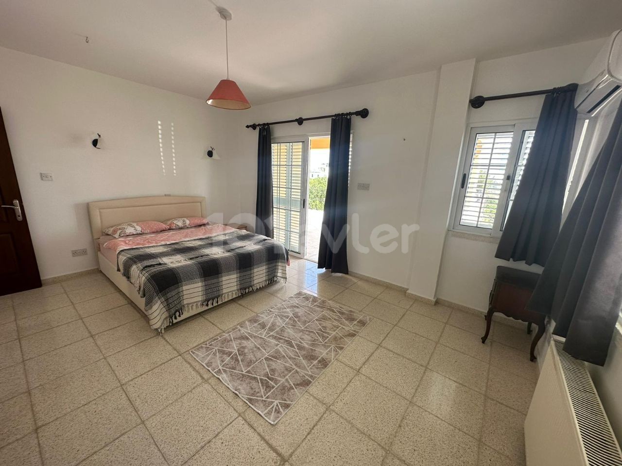 3+2 VILLA MIT POOL ZU VERMIETEN IN GIRNE/OZANKÖY