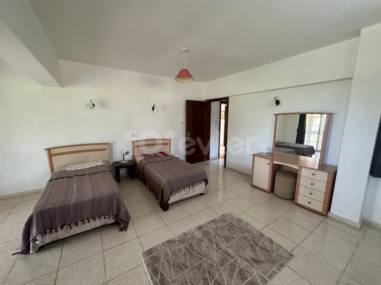 3+2 VILLA MIT POOL ZU VERMIETEN IN GIRNE/OZANKÖY