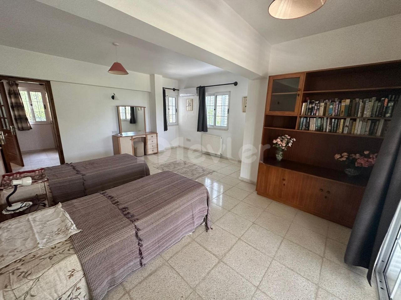 3+2 VILLA MIT POOL ZU VERMIETEN IN GIRNE/OZANKÖY