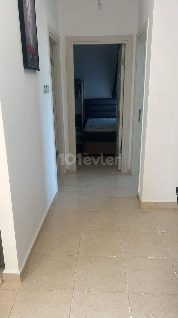 2+1 WOHNUNG ZU VERMIETEN INNERHALB DES GELÄNDES IN FAMAGUSTA/TATLISU