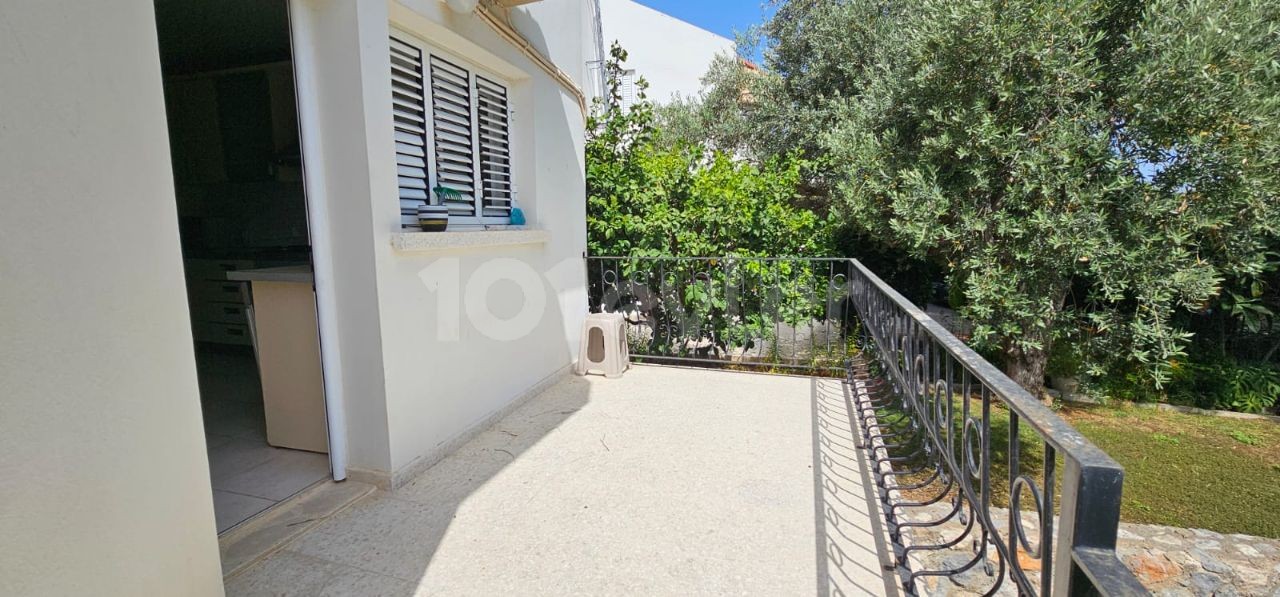 3+1 FLAT FOR SALE IN KYRENIA CENTER, WITHIN A SITE