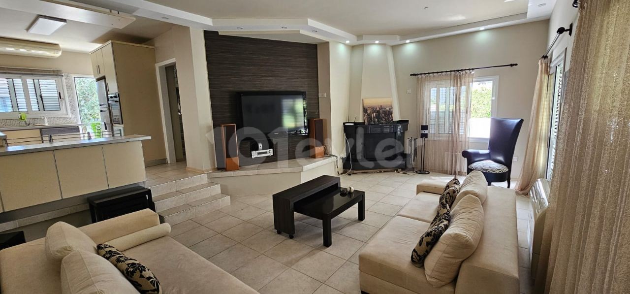 3+1 FLAT FOR SALE IN KYRENIA CENTER, WITHIN A SITE