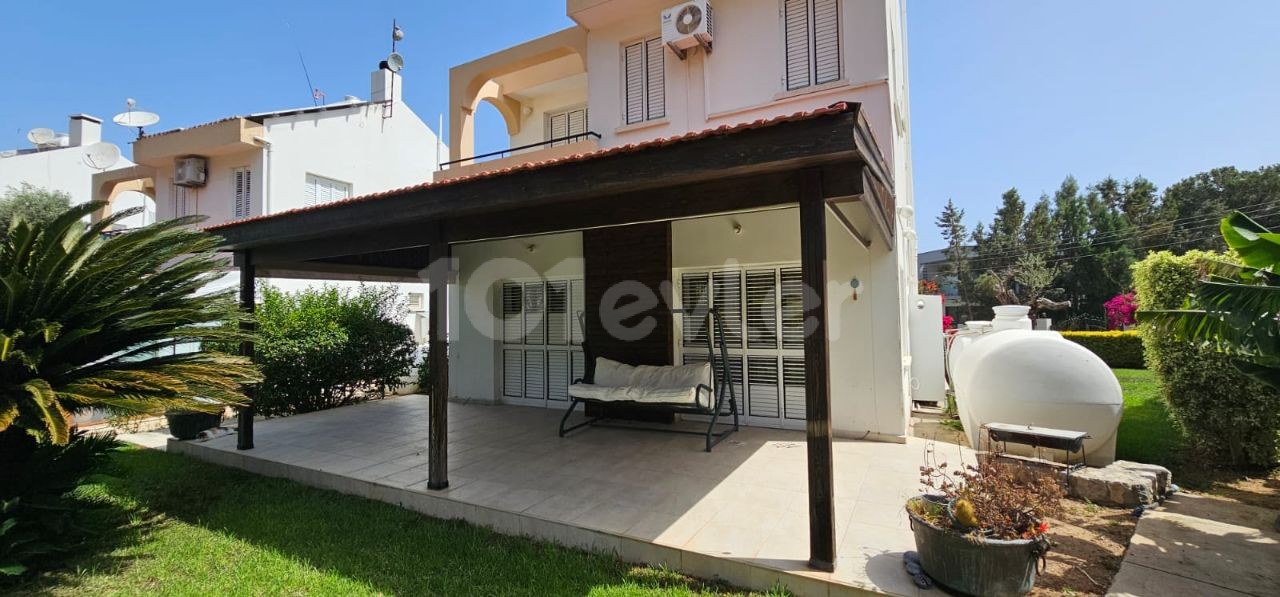 3+1 FLAT FOR SALE IN KYRENIA CENTER, WITHIN A SITE