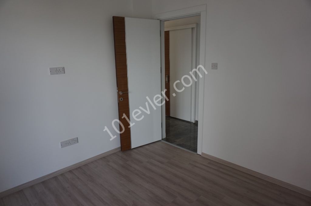 3 + 1 apartment for sale in the center of Alsancak ** 