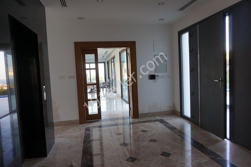 Alsancak da 4+1 Ultra Luxury Villa 