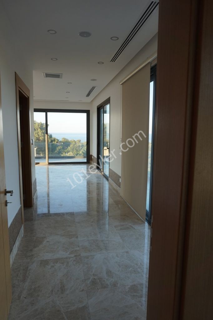 Alsancak da 4+1 Ultra Luxury Villa 