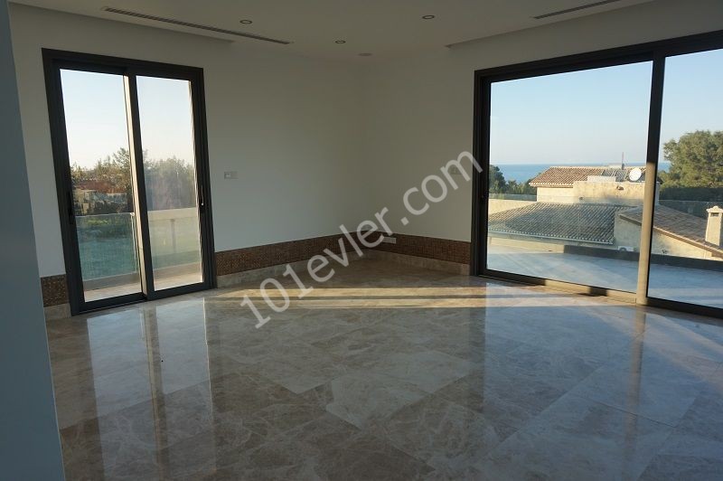 Alsancak da 4+1 Ultra Luxury Villa 