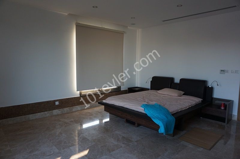 Alsancak da 4+1 Ultra Luxury Villa 